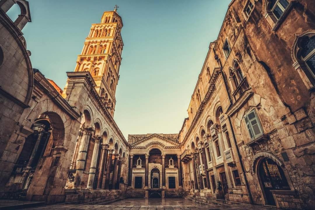 House "Anno 1881"-Center Of Split Exterior foto