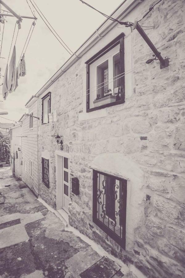 House "Anno 1881"-Center Of Split Exterior foto